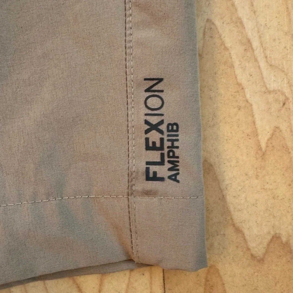 Eddie Bauer Shorts Flat Front Khaki Large Flexion Amphib Hiking Water Active